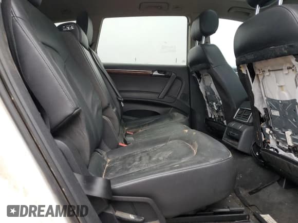 ✅ 2014 Audi Q7 Premium Plus • VIN: WA1LGAFE5ED007179 • Lot: 70929295. Wystawiony na Copart z przebiegiem 161 288 mil. Bezpłatny archiwum sprzedaży aukcyjnych z USA i szczegółowy raport historii pojazdu na DreamBid. Zdjęcie 11.