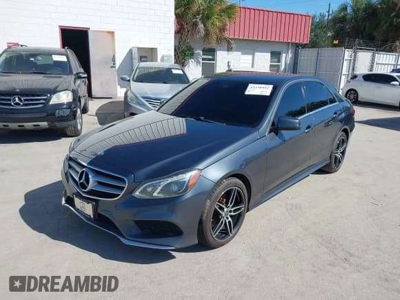 ✅ 2014 Mercedes-Benz E 350 Luxury • VIN: WDDHF8JB5EA896268 • Lot: 43338442. Wystawiony na IAAI z przebiegiem 160 649 mil. Bezpłatny archiwum sprzedaży aukcyjnych z USA i szczegółowy raport historii pojazdu na DreamBid. Zdjęcie 17.