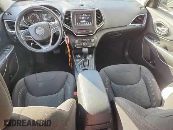 ✅ 2019 Jeep Cherokee Latitude • VIN: 1C4PJMCB5KD125782 • Lot: 84253285. Listed on Copart with 75,775 mi. Free auction sales archive from the USA and detailed vehicle history report at DreamBid. Image 8.