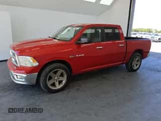 2010 Dodge 1500 SLT z VIN 1D7RB1CT6AS189603, wystawiony jako Copart lot #71665784 z przebiegiem 151 116 mil mil oraz Czysty tytuł • Clean title. Historia ofert i sprzedaży dostępna na DreamBid. Obrazek 1.