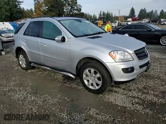 ✅ 2006 Mercedes-Benz M 350 • VIN: 4JGBB86E26A074541 • Lot: 90398655. Wystawiony na Copart z przebiegiem 109 466 mil. Bezpłatny archiwum sprzedaży aukcyjnych z USA i szczegółowy raport historii pojazdu na DreamBid. Zdjęcie 14.