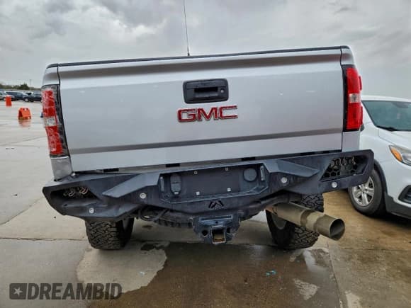✅ 2019 GMC Sierra 2500HD Denali • VIN: 1GT12SEY7KF205548 • Lot: 93086225. Wystawiony na Copart z przebiegiem Nie podano. Bezpłatny archiwum sprzedaży aukcyjnych z USA i szczegółowy raport historii pojazdu na DreamBid. Zdjęcie 6.