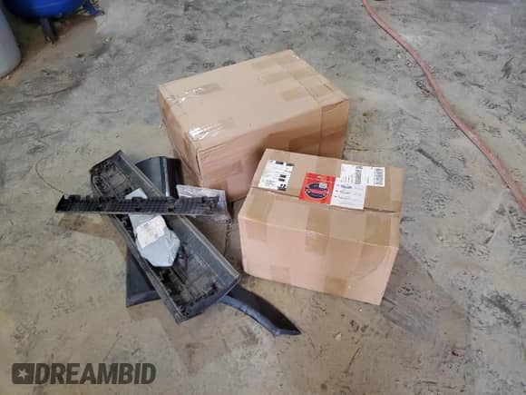 2019 Hyundai Santa Fe Limited с VIN 5NMS5CAA0KH088098, выставлен на аукционе Copart как лот 71722495 с пробегом 92 905 миль миль и Списание • Salvage title. История ставок и продаж доступна на DreamBid. Изображение 13.