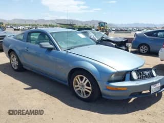 ✅ 2005 Ford Mustang GT Deluxe • VIN: 1ZVHT82H655105001 • Лот: 42635546. Опубликован ранее на IAAI с пробегом 221 122 миль. Бесплатный доступ к архиву аукционных продаж из США и подробный отчёт об истории автомобиля на DreamBid. Изображение 1.