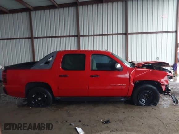 ✅ 2010 Chevrolet Avalanche LS • VIN: 3GNNCEE03AG105669 • Lot: 42196345. Wystawiony na IAAI z przebiegiem 135 364 mil. Bezpłatny archiwum sprzedaży aukcyjnych z USA i szczegółowy raport historii pojazdu na DreamBid. Zdjęcie 13.