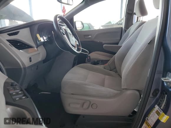 ✅ 2015 Toyota Sienna LE AAS • VIN: 5TDKK3DC3FS575871 • Lot: 86837465. Listed on Copart with 167,122 mi. Free auction sales archive from the USA and detailed vehicle history report at DreamBid. Image 7.
