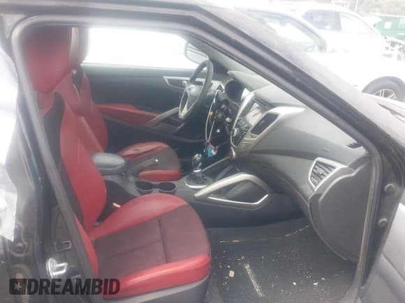 ✅ 2013 Hyundai Veloster w/Gray Int • VIN: KMHTC6AD6DU155445 • Lot: 43285405. Wystawiony na IAAI z przebiegiem 126 975 mil. Bezpłatny archiwum sprzedaży aukcyjnych z USA i szczegółowy raport historii pojazdu na DreamBid. Zdjęcie 5.