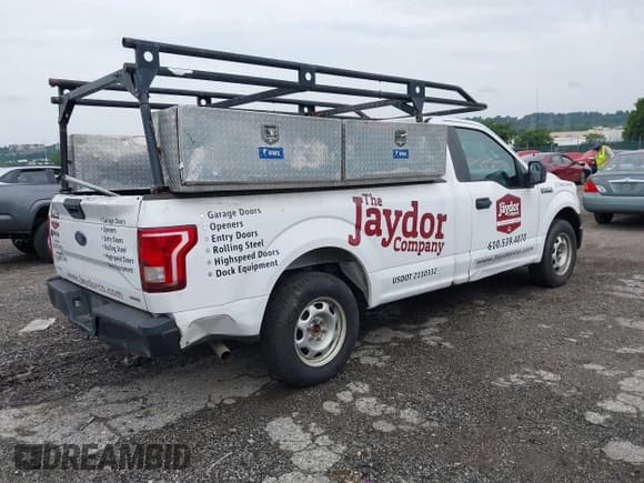 ✅ 2015 Ford F-150 XL • VIN: 1FTMF1C83FKE31694 • Лот: 42718841. Опубликован ранее на IAAI с пробегом 205 975 миль. Бесплатный доступ к архиву аукционных продаж из США и подробный отчёт об истории автомобиля на DreamBid. Изображение 4.