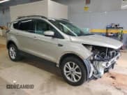 ✅ 2018 Ford Escape SE • VIN: 1FMCU9GDXJUC35817 • Lot: 82746185. Wystawiony na Copart z przebiegiem 59 003 mil. Bezpłatny archiwum sprzedaży aukcyjnych z USA i szczegółowy raport historii pojazdu na DreamBid. Zdjęcie 4.
