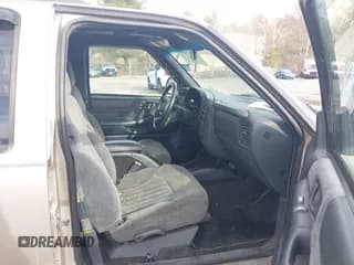 ✅ 2002 Chevrolet Blazer LS • VIN: 1GNCS13W02K105861 • Lot: 41827459. Wystawiony na IAAI z przebiegiem 165 809 mil. Bezpłatny archiwum sprzedaży aukcyjnych z USA i szczegółowy raport historii pojazdu na DreamBid. Zdjęcie 5.