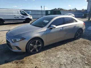 ✅ 2019 Mercedes-Benz A 220 • VIN: WDD3G4FBXKW022411 • Лот: 90860915. Опубликован ранее на Copart с пробегом 81 611 миль. Бесплатный доступ к архиву аукционных продаж из США и подробный отчёт об истории автомобиля на DreamBid. Изображение 1.