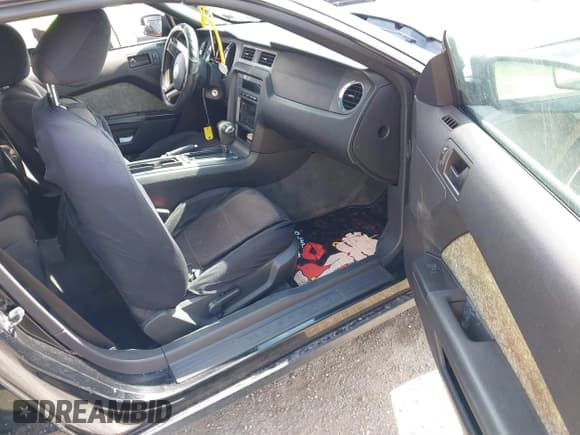 ✅ 2012 Ford Mustang V6 • VIN: 1ZVBP8EM2C5205421 • Лот: 39669657. Опубликован ранее на IAAI с пробегом 214 320 миль. Бесплатный доступ к архиву аукционных продаж из США и подробный отчёт об истории автомобиля на DreamBid. Изображение 5.