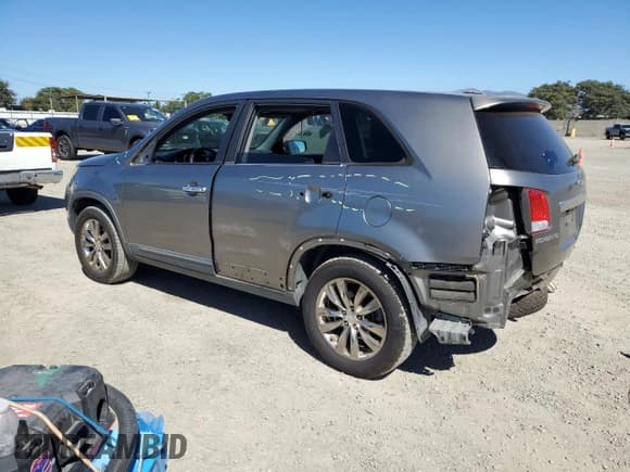 ✅ 2011 Kia Sorento EX • VIN: 5XYKU4A27BG013815 • Lot: 87058735. Listed on Copart with 198,120 mi. Free auction sales archive from the USA and detailed vehicle history report at DreamBid. Image 3.
