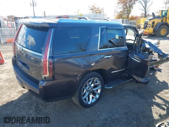 ✅ 2015 Cadillac Escalade Luxury • VIN: 1GYS4MKJ7FR705533 • Lot: 43626802. Wystawiony na IAAI z przebiegiem 145 550 mil. Bezpłatny archiwum sprzedaży aukcyjnych z USA i szczegółowy raport historii pojazdu na DreamBid. Zdjęcie 4.