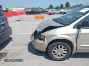 ✅ 2001 Chrysler Town & Country LXi • VIN: 2C8GP54LX1R206797 • Lot: 43010110. Wystawiony na IAAI z przebiegiem 139 323 mil. Bezpłatny archiwum sprzedaży aukcyjnych z USA i szczegółowy raport historii pojazdu na DreamBid. Zdjęcie 6.