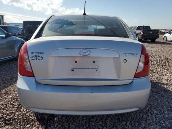 2008 Hyundai Accent GLS z VIN KMHCN46C98U240090, wystawiony jako Copart lot #77001554 z przebiegiem 125 897 mil mil oraz Szkoda całkowita • Salvage title. Historia ofert i sprzedaży dostępna na DreamBid. Obrazek 6.