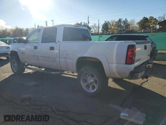 ✅ 2005 Chevrolet Silverado 2500HD LS • VIN: 1GCHK23285F953730 • Lot: 82726105. Wystawiony na Copart z przebiegiem 189 540 mil. Bezpłatny archiwum sprzedaży aukcyjnych z USA i szczegółowy raport historii pojazdu na DreamBid. Zdjęcie 2.