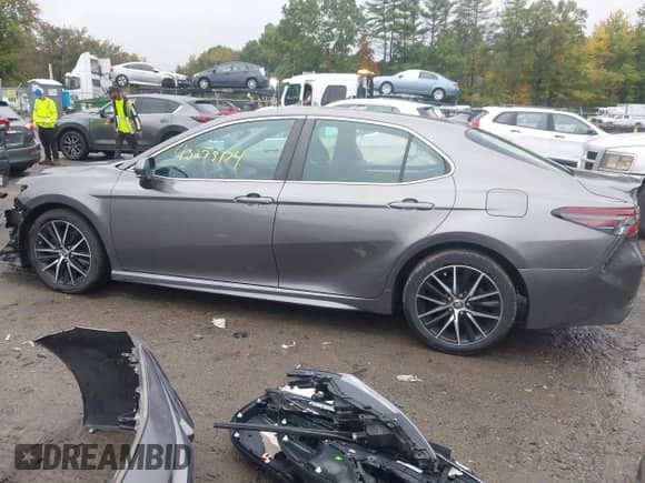 2021 Toyota Camry SE with VIN 4T1G11BK4MU028944, listed as a IAAI auction lot 43275174 with 82,954 mi miles and . Bid and sale history available at DreamBid. Image 15.