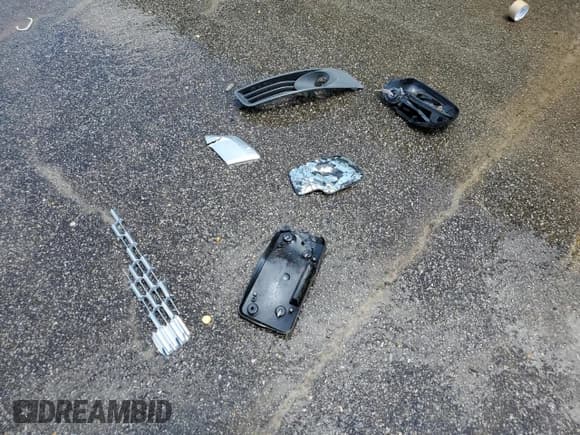 ✅ 2024 GMC Yukon Denali • VIN: 1GKS2DKL0RR328744 • Lot: 67802165. Listed on Copart with 6,744 mi. Free auction sales archive from the USA and detailed vehicle history report at DreamBid. Image 13.