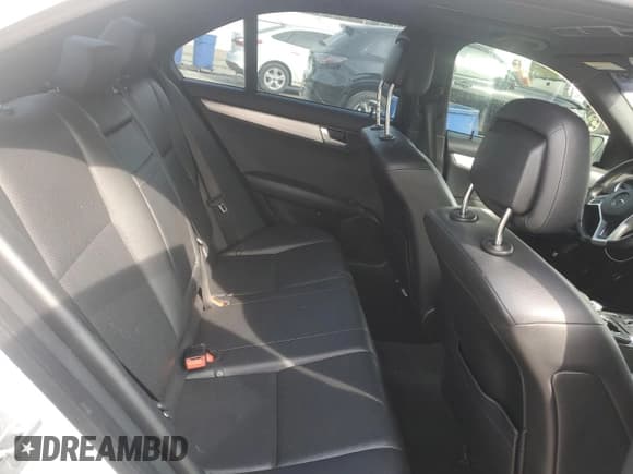 ✅ 2014 Mercedes-Benz C 300 Sport • VIN: WDDGF8AB7EA930111 • Lot: 50959005. Wystawiony na Copart z przebiegiem 195 477 mil. Bezpłatny archiwum sprzedaży aukcyjnych z USA i szczegółowy raport historii pojazdu na DreamBid. Zdjęcie 10.