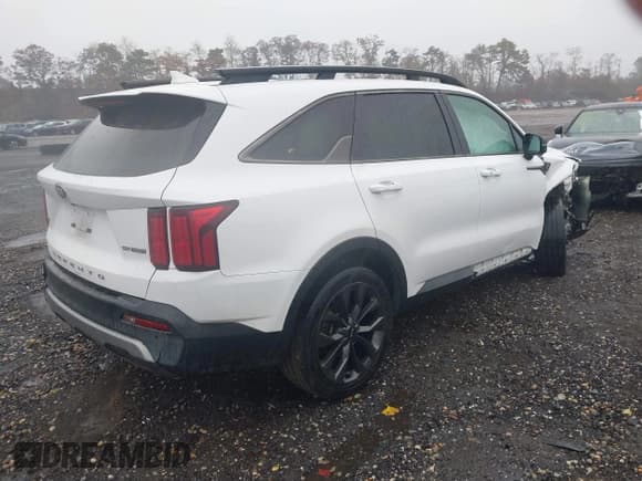 ✅ 2021 Kia Sorento SX • VIN: 5XYRKDLF0MG018183 • Lot: 43589343. Wystawiony na IAAI z przebiegiem 45 933 mil. Bezpłatny archiwum sprzedaży aukcyjnych z USA i szczegółowy raport historii pojazdu na DreamBid. Zdjęcie 4.