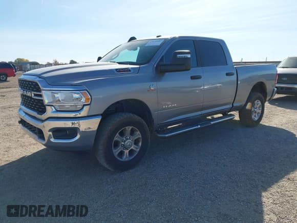 ✅ 2024 Ram 2500 Big Horn • VIN: 3C6UR5DL0RG246006 • Лот: 43659197. Опубликован ранее на IAAI с пробегом 52 104 миль. Бесплатный доступ к архиву аукционных продаж из США и подробный отчёт об истории автомобиля на DreamBid. Изображение 2.