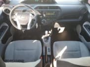 ✅ 2014 Toyota Prius One • VIN: JTDKDTB33E1559288 • Lot: 82450395. Wystawiony na Copart z przebiegiem 207 395 mil. Bezpłatny archiwum sprzedaży aukcyjnych z USA i szczegółowy raport historii pojazdu na DreamBid. Zdjęcie 8.