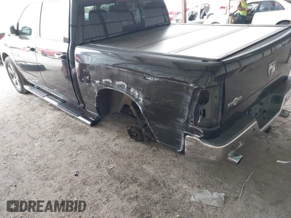 ✅ 2009 Dodge 1500 SLT • VIN: 1D3HB13T49S712884 • Lot: 41428616. Wystawiony na IAAI z przebiegiem 213 978 mil. Bezpłatny archiwum sprzedaży aukcyjnych z USA i szczegółowy raport historii pojazdu na DreamBid. Zdjęcie 6.