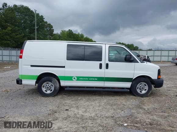 ✅ 2014 Chevrolet Express Cargo • VIN: 1GCWGFCA1E1160368 • Lot: 43070311. Wystawiony na IAAI z przebiegiem 19 192 mil. Bezpłatny archiwum sprzedaży aukcyjnych z USA i szczegółowy raport historii pojazdu na DreamBid. Zdjęcie 13.