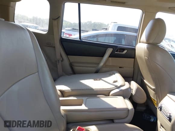 ✅ 2013 Toyota Highlander SE • VIN: 5TDZK3EH4DS135406 • Лот: 43170302. Опубликован ранее на IAAI с пробегом 238 486 миль. Бесплатный доступ к архиву аукционных продаж из США и подробный отчёт об истории автомобиля на DreamBid. Изображение 8.