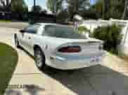 1995 Chevrolet Camaro Z28 z VIN 2G1FP22P0S2185091, wystawiony jako Copart lot #47661355 z przebiegiem 159 032 mil mil oraz Czysty tytuł • Clean title. Historia ofert i sprzedaży dostępna na DreamBid. Obrazek 3.