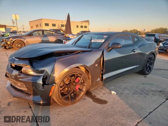 ✅ 2017 Chevrolet Camaro 1LT • VIN: 1G1FB1RX5H0165749 • Лот: 85424745. Опубликован ранее на Copart с пробегом 77 861 миль. Бесплатный доступ к архиву аукционных продаж из США и подробный отчёт об истории автомобиля на DreamBid. Изображение 1.