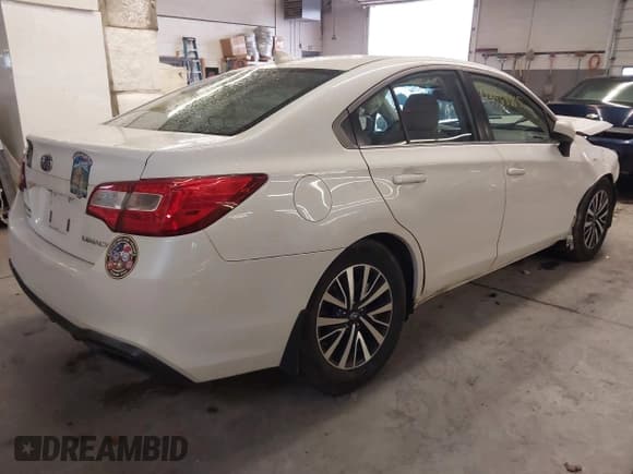 ✅ 2018 Subaru Legacy Premium • VIN: 4S3BNAD60J3011840 • Лот: 43568615. Опубликован ранее на IAAI с пробегом 116 042 миль. Бесплатный доступ к архиву аукционных продаж из США и подробный отчёт об истории автомобиля на DreamBid. Изображение 4.
