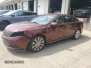 ✅ 2015 Lincoln MKS EcoBoost • VIN: 1LNHL9FT1FG600473 • Лот: 50424055. Опубликован ранее на Copart с пробегом 92 207 миль. Бесплатный доступ к архиву аукционных продаж из США и подробный отчёт об истории автомобиля на DreamBid. Изображение 1.