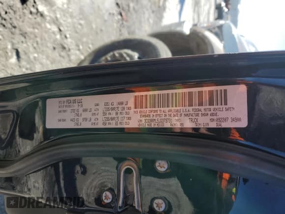 ✅ 2018 Ram 3500 Laramie • VIN: 3C63RRML5JG373731 • Lot: 41849925. Wystawiony na Copart z przebiegiem 147 461 mil. Bezpłatny archiwum sprzedaży aukcyjnych z USA i szczegółowy raport historii pojazdu na DreamBid. Zdjęcie 12.