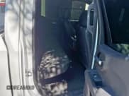 ✅ 2020 Chevrolet Silverado 1500 Custom • VIN: 1GCRWBEK0LZ203904 • Lot: 80130305. Wystawiony na Copart z przebiegiem 79 038 mil. Bezpłatny archiwum sprzedaży aukcyjnych z USA i szczegółowy raport historii pojazdu na DreamBid. Zdjęcie 6.