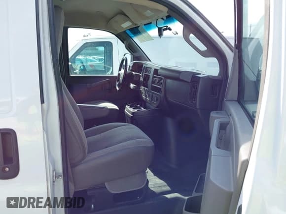 ✅ 2020 Chevrolet Express Cargo • VIN: 1GCWGAFP5L1185807 • Lot: 43412489. Listed on IAAI with 131,109 mi. Free auction sales archive from the USA and detailed vehicle history report at DreamBid. Image 5.