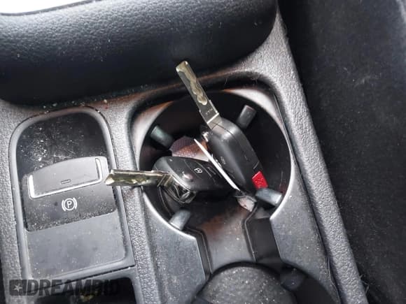 ✅ 2018 Volkswagen Tiguan • VIN: WVGAV7AX9JK004415 • Лот: 41533990. Опубликован ранее на IAAI с пробегом 69 856 миль. Бесплатный доступ к архиву аукционных продаж из США и подробный отчёт об истории автомобиля на DreamBid. Изображение 11.