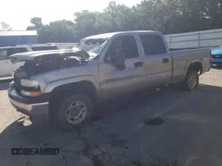 2002 Chevrolet Silverado 1500HD LS with VIN 1GCGK13U52F190696, listed as a Copart auction lot 63625965 with 287,469 mi miles and Salvage title. Bid and sale history available at DreamBid. Image 1.