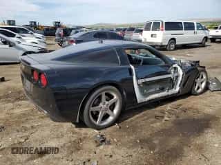 2005 Chevrolet Corvette с VIN 1G1YY24U255125184, выставлен на аукционе Copart как лот 61068644 с пробегом 107 602 миль миль и Списание • Salvage title. История ставок и продаж доступна на DreamBid. Изображение 3.