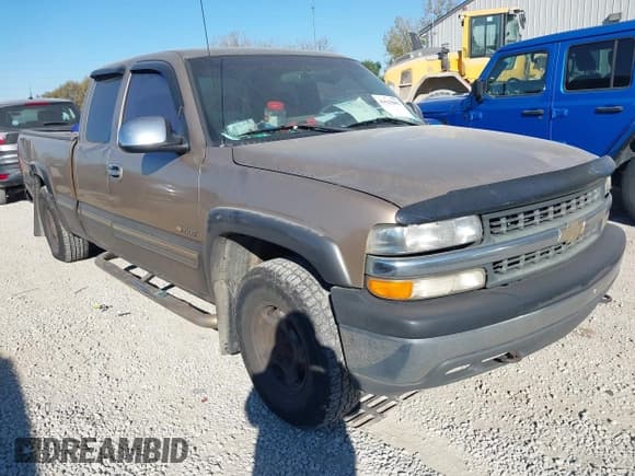 ✅ 2000 Chevrolet Silverado 1500 LS • VIN: 2GCEK19T9Y1363464 • Lot: 43525862. Listed on IAAI with 345,012 mi. Free auction sales archive from the USA and detailed vehicle history report at DreamBid. Image 1.