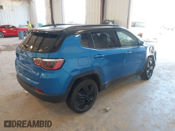 ✅ 2018 Jeep Compass Latitude • VIN: 3C4NJDBB1JT313426 • Lot: 42766345. Listed on IAAI with 74,689 mi. Free auction sales archive from the USA and detailed vehicle history report at DreamBid. Image 4.