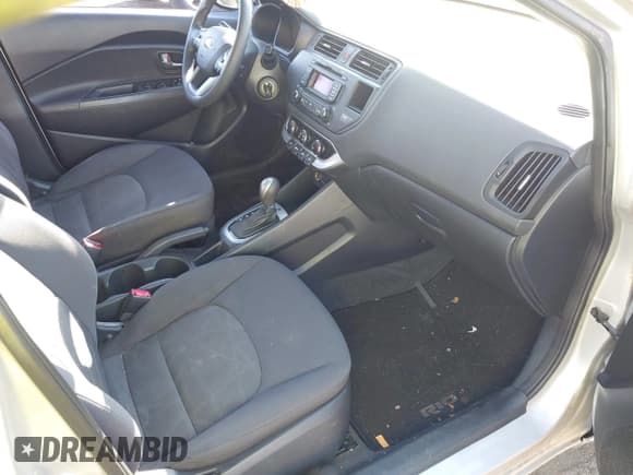 ✅ 2013 Kia Rio LX • VIN: KNADM4A30D6272845 • Lot: 43531221. Wystawiony na IAAI z przebiegiem 70 296 mil. Bezpłatny archiwum sprzedaży aukcyjnych z USA i szczegółowy raport historii pojazdu na DreamBid. Zdjęcie 5.