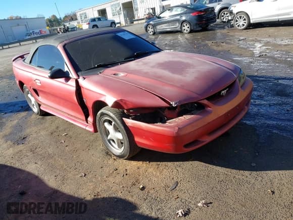 ✅ 1998 Ford Mustang • VIN: 1FAFP4443WF238785 • Lot: 43709141. Wystawiony na IAAI z przebiegiem 140 628 mil. Bezpłatny archiwum sprzedaży aukcyjnych z USA i szczegółowy raport historii pojazdu na DreamBid. Zdjęcie 1.