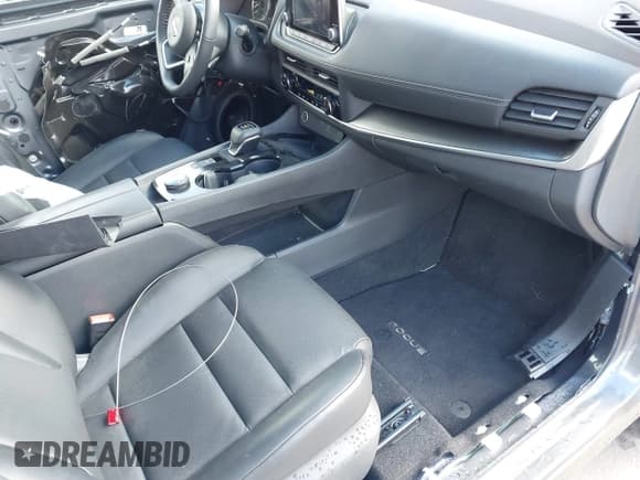 ✅ 2023 Nissan Rogue SV • VIN: 5N1BT3BB7PC860076 • Lot: 43673352. Wystawiony na IAAI z przebiegiem 21 494 mil. Bezpłatny archiwum sprzedaży aukcyjnych z USA i szczegółowy raport historii pojazdu na DreamBid. Zdjęcie 5.