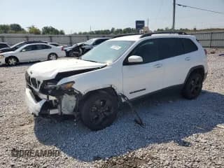 ✅ 2021 Jeep Cherokee Altitude • VIN: 1C4PJLLB7MD164693 • Лот: 71282115. Опубликован ранее на Copart с пробегом 141 687 миль. Бесплатный доступ к архиву аукционных продаж из США и подробный отчёт об истории автомобиля на DreamBid. Изображение 1.