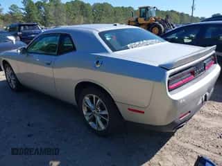 2021 Dodge Challenger SXT z VIN 2C3CDZGG0MH534842, wystawiony jako IAAI lot #43377619 z przebiegiem 72 893 mil mil oraz . Historia ofert i sprzedaży dostępna na DreamBid. Obrazek 3.