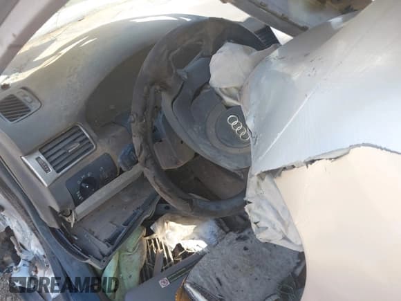 ✅ 2000 Audi A6 • VIN: WAUEH24B3YN033236 • Лот: 42527095. Опубликован ранее на IAAI с пробегом Не указан. Бесплатный доступ к архиву аукционных продаж из США и подробный отчёт об истории автомобиля на DreamBid. Изображение 7.