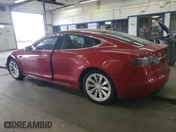 ✅ 2017 Tesla Model S 100D • VIN: 5YJSA1E2XHF194717 • Lot: 82676165. Wystawiony na Copart z przebiegiem Nie podano. Bezpłatny archiwum sprzedaży aukcyjnych z USA i szczegółowy raport historii pojazdu na DreamBid. Zdjęcie 2.