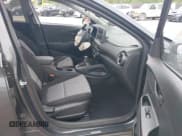 ✅ 2022 Hyundai Kona SE • VIN: KM8K2CAB7NU804196 • Лот: 43276736. Опубликован ранее на IAAI с пробегом 58 382 миль. Бесплатный доступ к архиву аукционных продаж из США и подробный отчёт об истории автомобиля на DreamBid. Изображение 5.